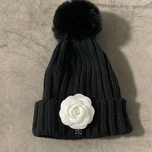 Camellia flower logo ribbed Pom Pom beanie hat